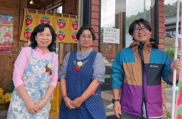 Kawatsura Strawberry Farm Customers
